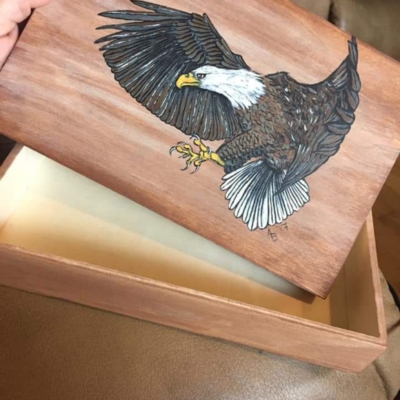 🇨🇦Hand Painted Eagle Trinket Box - Picture 3 of 3